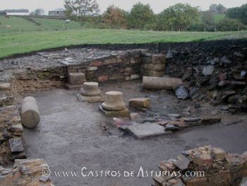 Chao Samartín, Grandas de Salime. Atrio de la domus en proceso de excavación