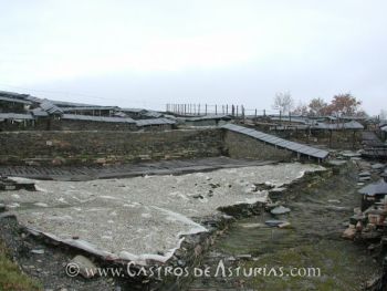 Castro de Chao Samartín. Sistema de protección de estructuras y muros