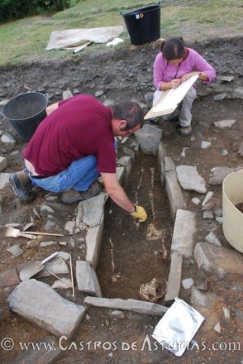 Chao Samartín. Excavación necrópolis