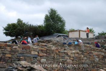 Trabajo de campo en el castro de Chao Samartín. 2008