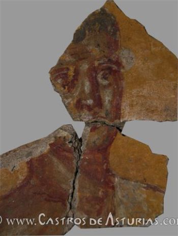 ?nico retrato romano conservado en Asturias. Miles de fragmentos de pintura mural cuidadosamente recogida y analizada se encuentra hoy en condiciones desconocidas. Su fragilidad hace temer seriamente por estado de conservación actual