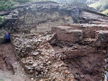 Monte Castrelo de Pelóu durante las excavaciones de 2005