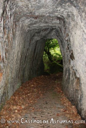 Túnel minero de época romana de Penafurada (foto: Ángel Villa Valdés)