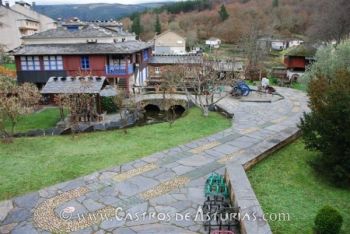 Museo Etnográfico de Grandas de Salime. Vista general del conjunto desde A Casoa