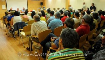 El salón de actos de la Casa de Cultura durante la presentación (foto: S.R.A.)