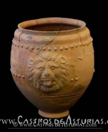 Vaso de paredes finas. Siglo I d.C. (Castro de Chao Samartín, Asturias). Foto de Juanjo Arrojo Vaso de paredes finas. Siglo I d.C. (Castro de Chao Samartín, Asturias). Foto de Juanjo Arrojo