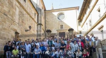 Vecinos de Grandas de Salime participantes en la visita al Museo Arqueológico. Fuente: La Nueva España Vecinos de Grandas de Salime participantes en la visita al Museo Arqueológico. Fuente: La Nueva España