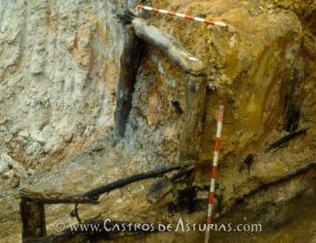 Entibados mineros de Boinás (Belmonte de Miranda, Asturias) durante el proceso de excavación (foto: Ángel Villa Valdés)