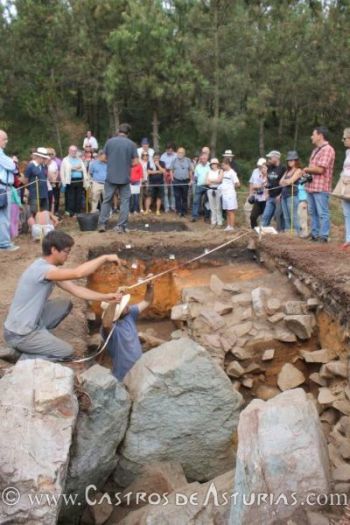 Visitantes durante la edición anterior del día de puertas abiertas. Fuente: Fundación Valdés-Salas