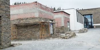 Obras en los almacenes exteriores del Museo Chao Samartín